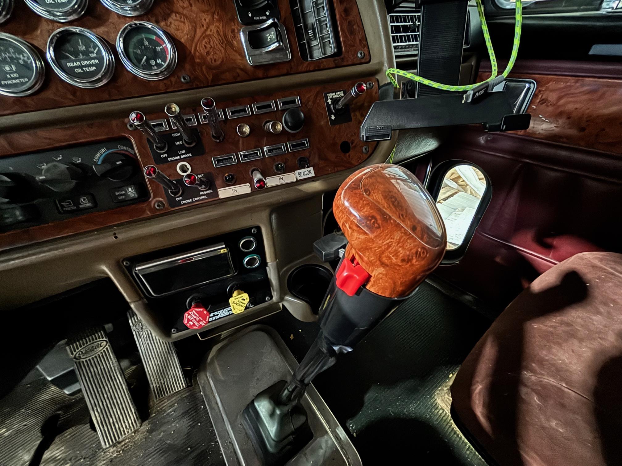 2004 PETERBILT 379 - Image 15